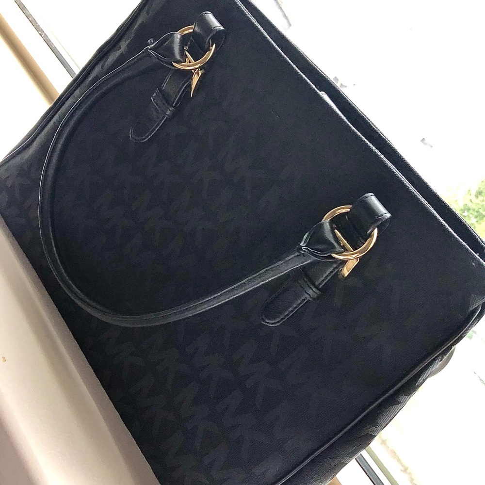 Michael Kors Purse/Shoulder bag